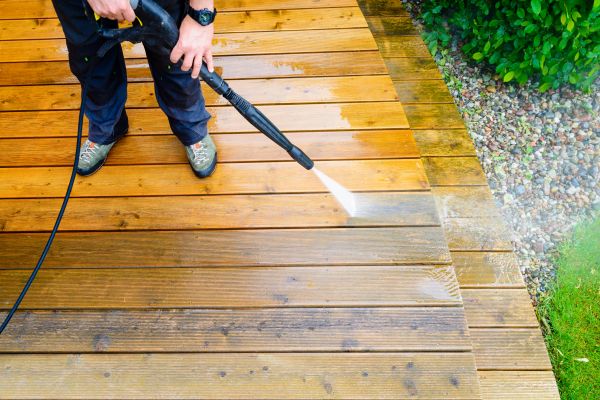 Deck Power Washing in Brentwood