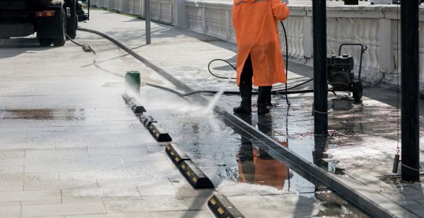 Parking Lot Pressure Washing in Brentwood