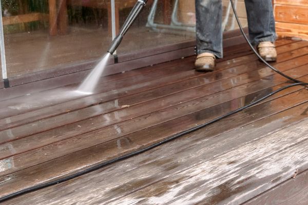 Pool Deck Power Washing in Brentwood