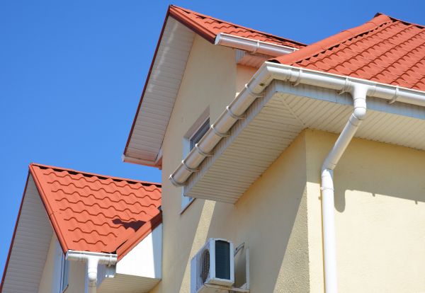 Soffit Cleaning in Brentwood