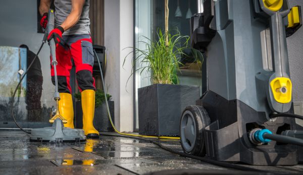 Commercial Pressure Cleaning in Brentwood