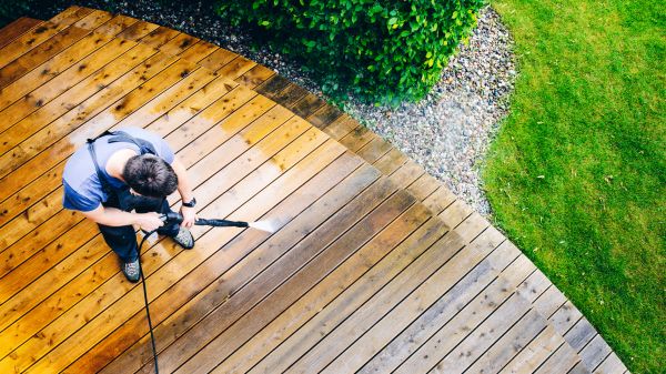 Deck Pressure Cleaning in Brentwood