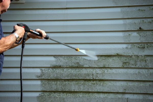 Vinyl Siding Power Washing in Brentwood