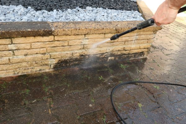 Retaining Wall Power Washing in Brentwood