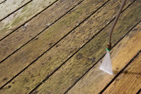 Deck Mold Removal in Brentwood