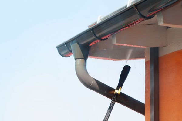 Eaves Power Washing in Brentwood